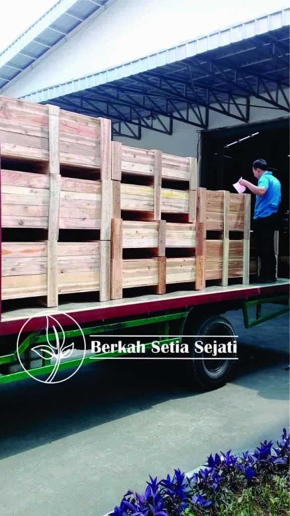pengiriman produk palet kayu box