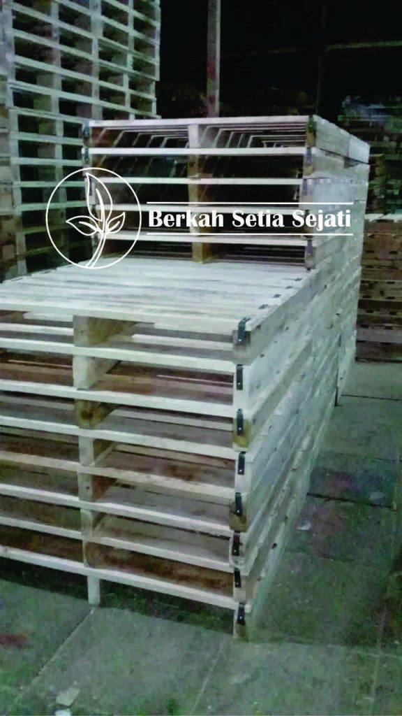 palet kayu dengan plat besi